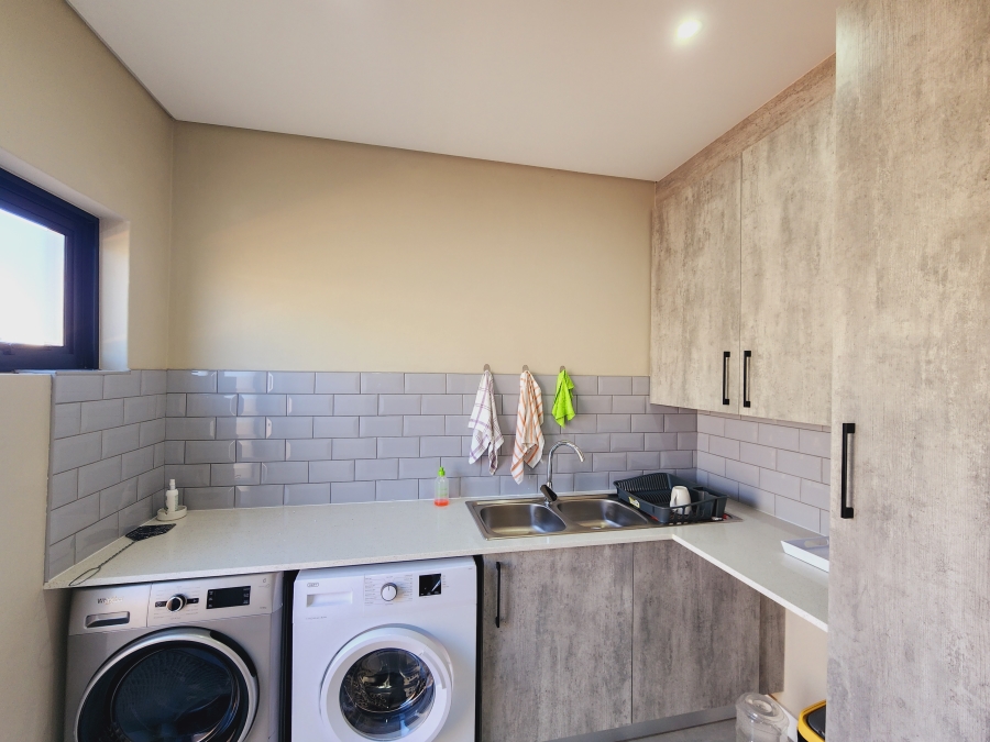 3 Bedroom Property for Sale in De Land Estate North West